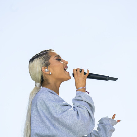 Αριάνα Γκράντε: Το ντουέτο με τη γιαγιά της στο νέο της άλμπουμ