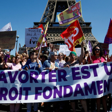 Γαλλία: Η πρώτη χώρα που κατοχύρωσε Συνταγματικά το δικαίωμα στην άμβλωση