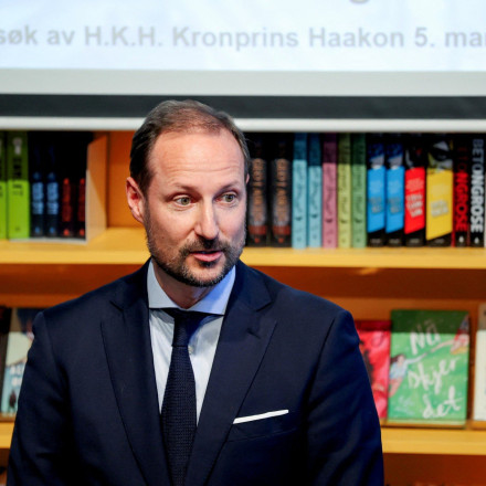 Ποιος είναι ο πρίγκιπας Χάακον που κόντεψε να «γκρεμίσει» το νορβηγικό στέμμα;