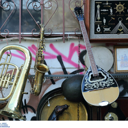 Διχάζει η υποχρεωτική Ελληνική μουσική: Δικαστικά προσφεύγουν οι ξενοδόχοι...