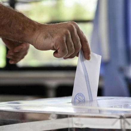 Δημοσκόπηση Interview: Προβάδισμα ΝΔ, ΠΑΣΟΚ δεύτερο – Καρυστιανού μπροστά από Τσίπρα