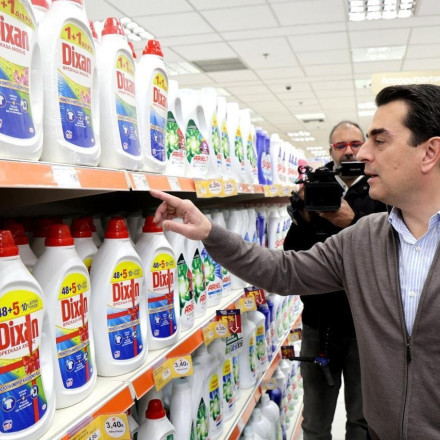 Σκρέκας: Από 20 Μαρτίου η μείωση τιμών στα προϊόντα εμμήνου ρύσης