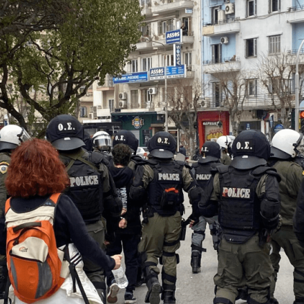 Θεσσαλονίκη:Προσαγωγές για τα επεισόδια με κουκουλοφόρους στην πορεία των Τεμπών