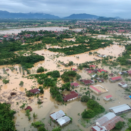 Φονικές πλημμύρες σαρώνουν τη Νιγηρία, στους 117 οι νεκροί
