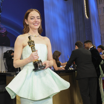 Όσκαρ: Η συγκίνηση της Έμμα Στόουν και το "ευχαριστώ" στον Λάνθιμο