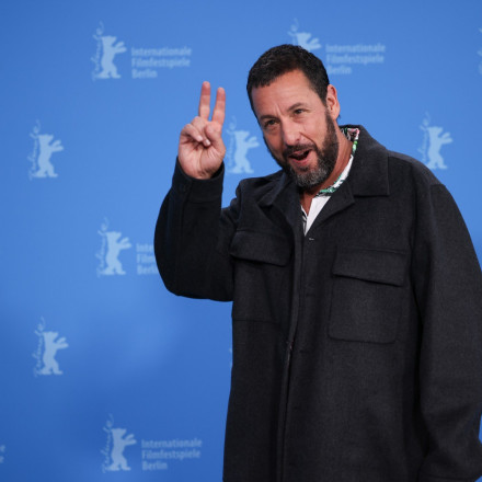 Χόλιγουντ: Πώς ο Άνταμ Σάντλερ έβγαλε περισσότερα από όλους τους σταρ