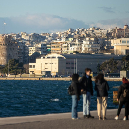 Από νωρίς στα... φορολογικά βάσανα - Ποιους 18άρηδες καλεί η εφορία