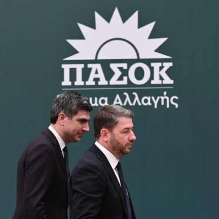 ΠΑΣΟΚ: Ο Πρωθυπουργός κρύβει κουτοπόνηρα το ταξίδι στην όαση Σίβα