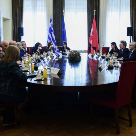 Ελληνοτουρκικός διάλογος: Δέσμευση για αξιοποίηση της «θετικής ατμόσφαιρας»