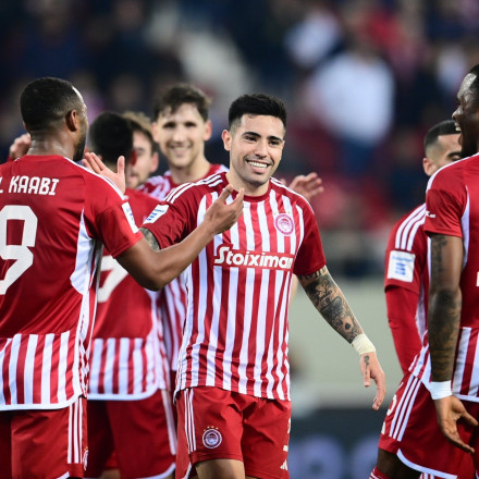 Με μία απουσία της τελευταίας στιγμής η «ερυθρόλευκη» αποστολή με Μακάμπι