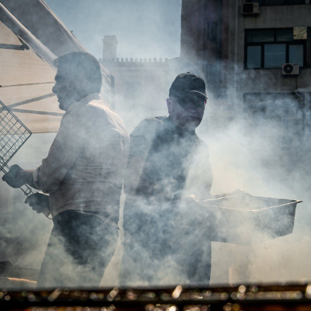 Η Τσικνοπέμπτη σε εικόνες: Μια απέραντη... ψησταριά όλη η χώρα