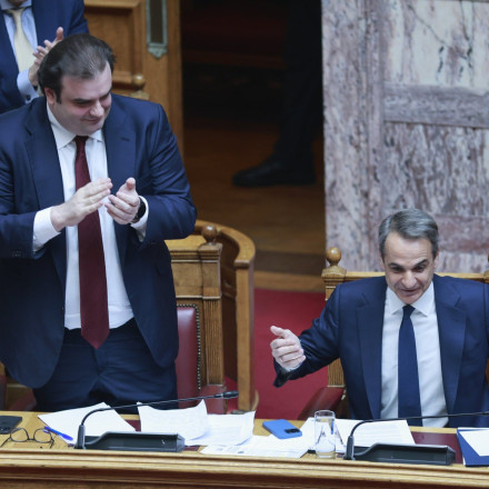 Μη κρατικά ΑΕΙ: Μαρτύριο η ονομαστική ψηφοφορία, καψόνι από την Κωνσταντοπούλου