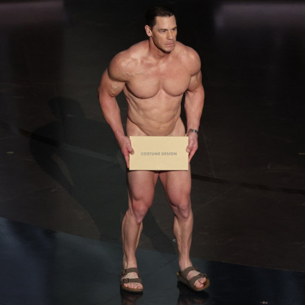 Όσκαρ 2024: Ήταν πράγματι εντελώς γυμνός ο Τζον Σίνα;