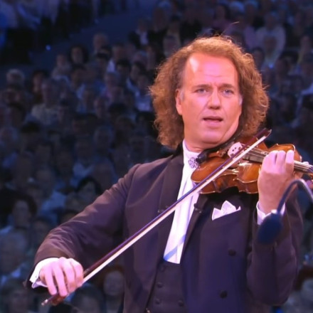 ΟΑΚΑ: Ο Andre Rieu μάγεψε με τη μουσική του το αθηναϊκό κοινό