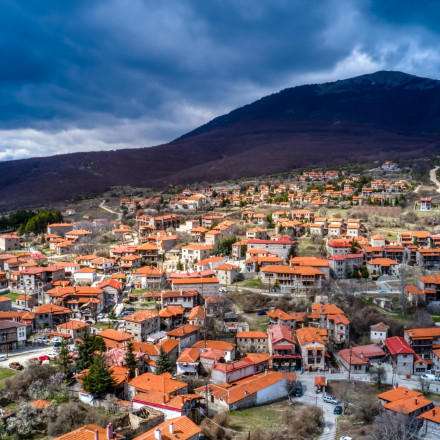 Airbnb: Αυτοί είναι οι 10 πιο δημοφιλείς προορισμοί των Ελλήνων τη φετινή άνοιξη