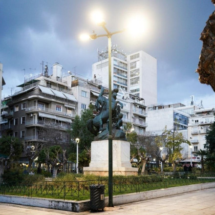 Αθήνα: Αναβαθμίζεται ο φωτισμός στις πλατείες της πρωτεύουσας