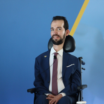 Αντιδράσεις για ομιλία Κυμπουρόπουλου για Καρυστιανού - «Χυδαία επίθεση»