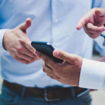 Στον «αέρα» το myAADEapp: Οι συναλλαγές που θα μπορούμε να κάνουμε μέσω κινητού