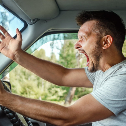 Δρόμοι χωρίς εμπιστοσύνη: Τι αποκαλύπτει έρευνα για την οδική συμπεριφορά στην Ελλάδα