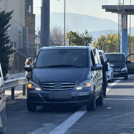 Επέστρεψαν τα πειρατικά ταξί-Μπλόκο της Τροχαίας στα Van Μεταφοράς Επιβατών