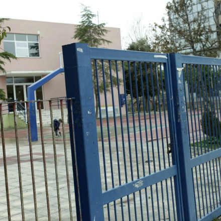 Συναγερμός στου Ρέντη: Έβγαλε όπλο σε μαθητές επειδή τον ενοχλούσε ο θόρυβος