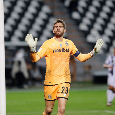 Έκπληξη με τούρτα στον Κουέστα για τα γενέθλιά του... με την σκέψη στον τελικό