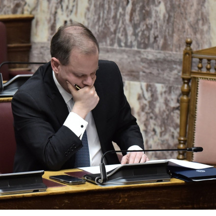 Τέμπη: Χαμός στη Bουλή για την παραπομπή Καραμανλή - «Δεν θα σας ξεπλένει ούτε ο Νιαγάρας»