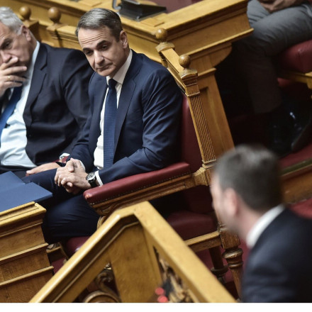 Βουλή: Σε κλίμα πόλωσης ολοκληρώνεται η μάχη επί της πρότασης δυσπιστίας