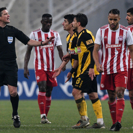Διαιτητές Super League - Ο Γιουγκ ξέρει πολύ καλά από ΑΕΚ και Ολυμπιακό
