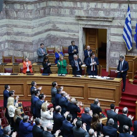 Η απειλή των…καταλληλότερων για την κυβέρνηση Μητσοτάκη