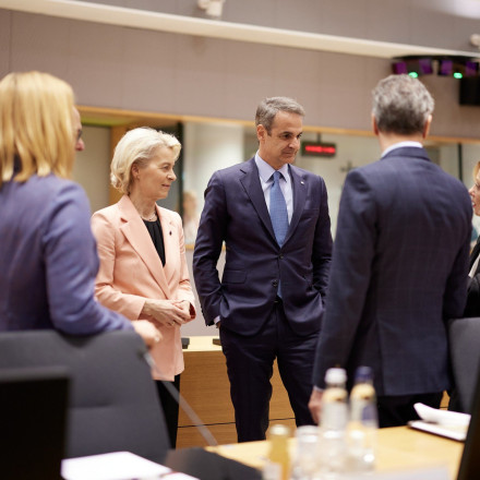 Σύνοδος Κορυφής: Διαφωνία για το ευρωομόλογο - Επικοινωνία Μητσοτάκη με Ζελένσκι