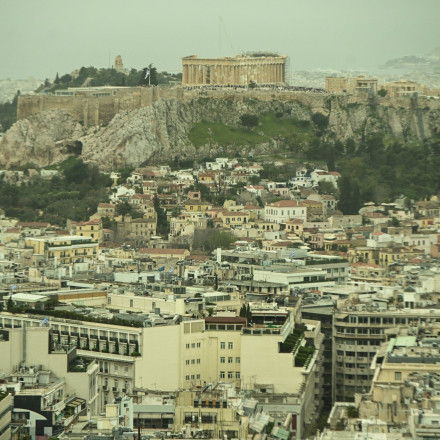 Η αφρικάνικη σκόνη «σκοτείνιασε» τη χώρα - Σαχάρα θυμίζουν Αθήνα και Κρήτη