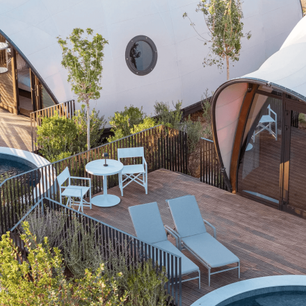 91 Athens Riviera: Το χλιδάτο camping των 2.200 ευρώ τη βραδιά στην Βούλα (φωτό)