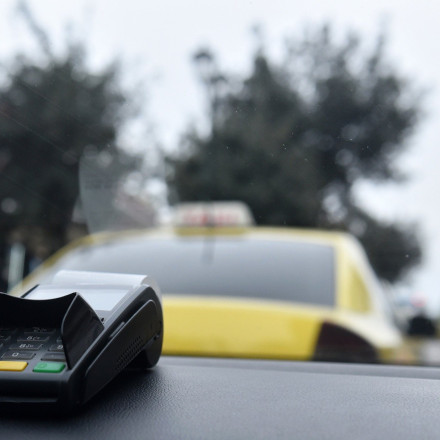 Πληρώστε παντού με κάρτα - «Καμπάνες» από Δευτέρα στους υπόχρεους χωρίς POS