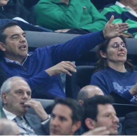 Μπέτυ Μπαζιάνα και Αλέξης Τσίπρας στον αγώνα Παναθηναϊκός-Μπαρτσελόνα [pics]