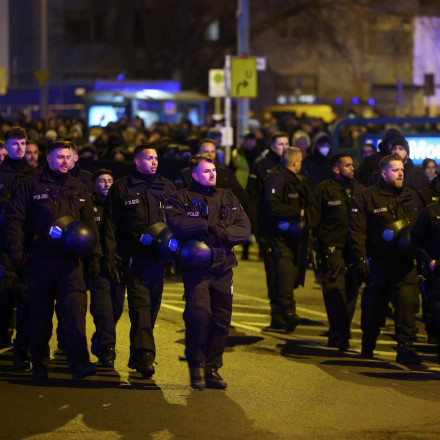 Αστυνομικοί «βγήκαν από τα ρούχα τους» - Βίντεο με την ασυνήθιστη διαμαρτυρία