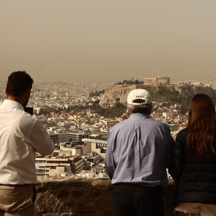 Καιρός: Συνεχίζεται η «Άνοιξη» - Με αφρικανική σκόνη και υψηλές θερμοκρασίες θα κυλήσει η Κυριακή
