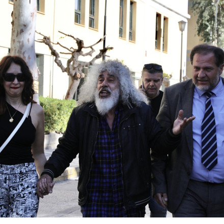 Αθώος ο Γιάννης Γιοκαρίνης - Ανακάλεσε η σύζυγος και έφυγαν αγκαλιασμένοι