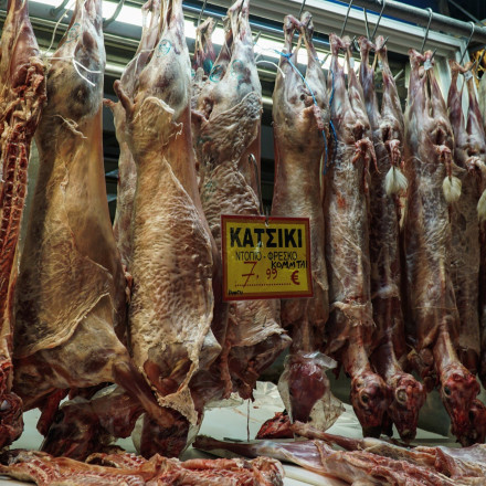 Τιμές άστα να πάνε, το μισό αρνί άλλοι θα μας το φάνε...