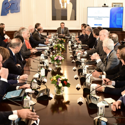 Στο Μαξίμου οι ισχυροί της φαρμακοβιομηχανίας: «Η Ελλάδα αρωγός της καινοτομίας»