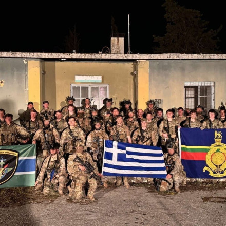 Στη Νέα Πέραμο οι Royal Marines: Συνεκπαίδευση με Έλληνες κομάντο