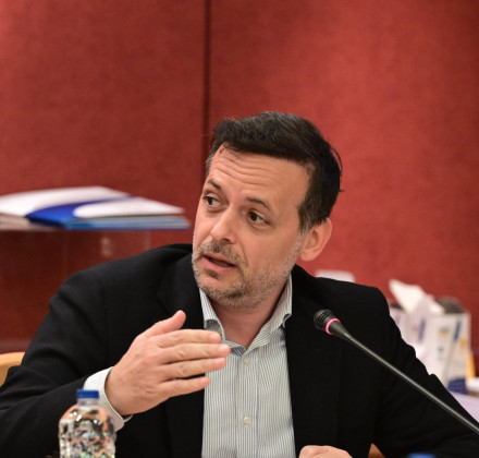 Δούκας σε πρέσβη του Ισραήλ: «Δε δεχόμαστε μαθήματα δημοκρατίας από όσους σκοτώνουν αμάχους» Δούκας σε πρέσβη του Ισραήλ: «Δε δεχόμαστε μαθήματα δημοκρατίας από όσους σκοτώνουν αμάχους»