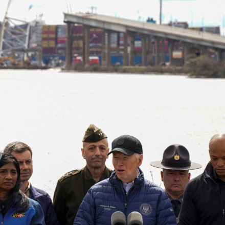 Στη Βαλτιμόρη ο Μπάιντεν: Μέχρι τέλη Μαΐου ξανά η πρόσβαση στο λιμάνι