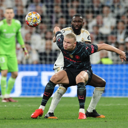 «Επίθεση» Φαν Ντερ Φάαρτ σε Χάαλαντ: «Είναι άχρηστος όταν δεν σκοράρει»