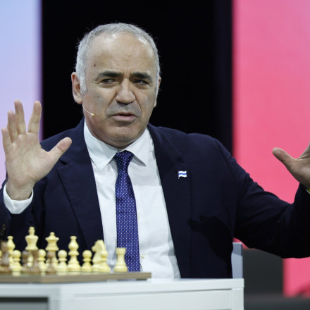 Η κόντρα του Κασπάροφ με τον Πούτιν, οι συλλήψεις και η σύγκριση με τον Χίτλερ Η κόντρα του Κασπάροφ με τον Πούτιν, οι συλλήψεις και η σύγκριση με τον Χίτλερ