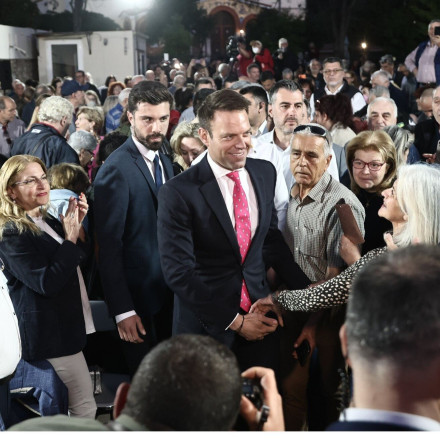 Κασσελάκης: Με «οδηγό» τις δημοσκοπήσεις στο σκληρό ροκ κατά Μητσοτάκη