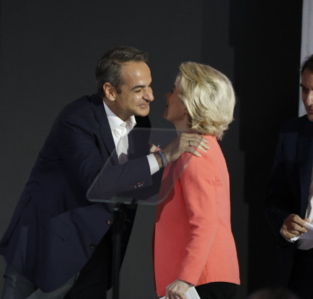 Η μεγάλη…εικόνα Μητσοτάκη στο Συνέδριο και οι…μικρές που πληγώνουν τη ΝΔ Η μεγάλη…εικόνα Μητσοτάκη στο Συνέδριο και οι…μικρές που πληγώνουν τη ΝΔ
