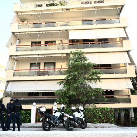 Σοκ στη Γλυφάδα: Χτυπούσε τη σύζυγό του και αυτοκτόνησε όταν ήρθε η Αστυνομία
