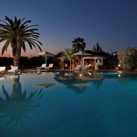 Attica Group: Ρίχνει άγκυρα στην Νάξο. Εξαγορά νέου ξενοδοχείου