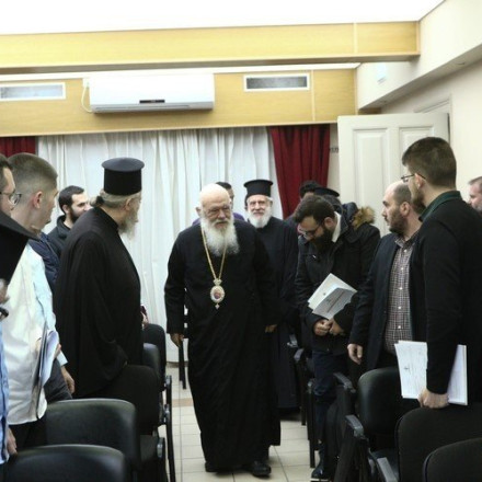 Ο Αρχιεπίσκοπος Ιερώνυμος συναντήθηκε με νέους κληρικούς - Τι τους συμβούλευσε